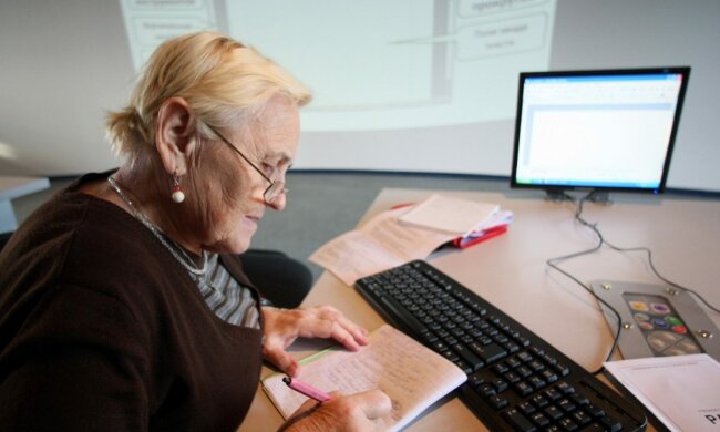 Украинским пенсионерам подсказали, как найти работу: опытом уже никого не удивишь