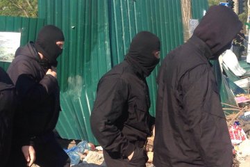 Полные автобусы вооруженных "титушек" задержали под Одессой: "хотели пошатать трубу"