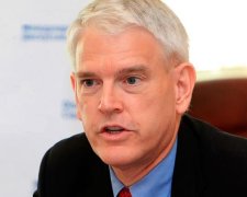 Американський дипломат прозрів після перельоту МАУ