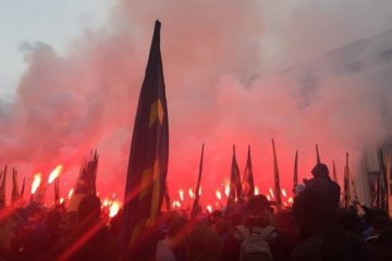 "Азов" запалив фаєри під Радою