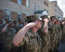 Заманюють батогом та пряником: в Мелітополі влаштували облаву на призовників