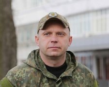 Аваков зробив полковником і нагородив бойовика батальйону "Восток"
