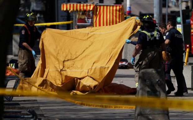 Неизвестный расстрелял жилой район в Торонто: много жертв