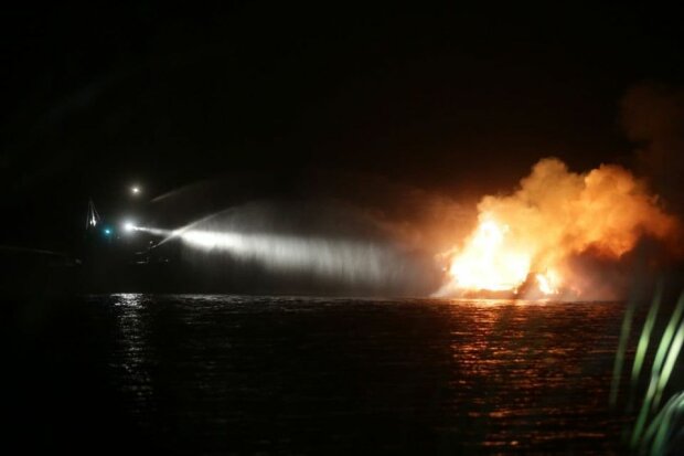 Элитная яхта вспыхнула посреди Днепра, гости не скоро забудут банкет - "Вечеринка – огонь!"