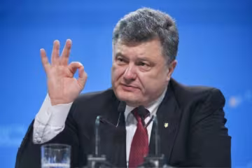 Стала известна зарплата Порошенко за апрель