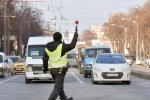 Под Харьковом водитель всосал бутылку водки и "отрезвился" вместе с машиной в пруду: кадры тест-драйва с лягушками