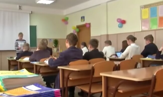 Навчання у школі, кадр з відео