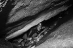 Археологи в ущелье пещеры Израиля