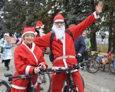 Запоріжжям проїхалися Діди Морози на велосипедах (фото)