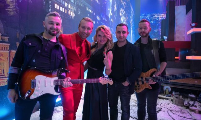 Винник эффектно поздравил волчиц с Новым годом, чуть не отморозил "хвост": фото