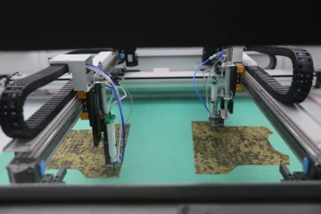 Дитяча броня, кераміка та рідкий азот: повний цикл створення українського бронежилета – від поліетилену до фронтових тестів