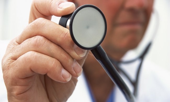 Не дихайте: як недобросовісні лікарі заражають людей