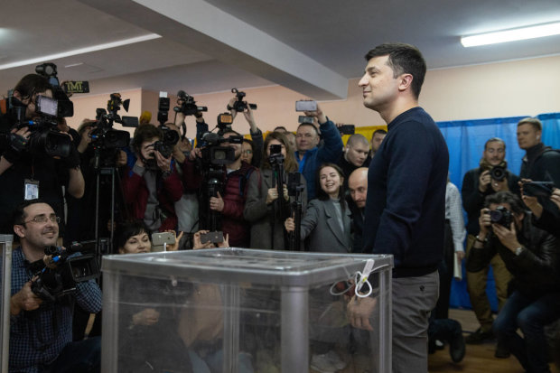 "Зеленский должен заставить Порошенко извинится": журналист показал, как "судорожно мухлюет" власть
