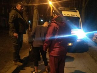 Голий чоловік у Чорноморську, фото: Муніципальна варта