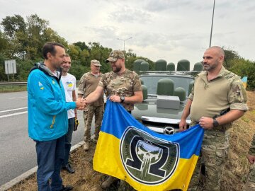 Бойове авто з трейлером спецпідрозділу "Омега" від БФ "Надія" та фонду "Рідна країна" Миколи Томенка