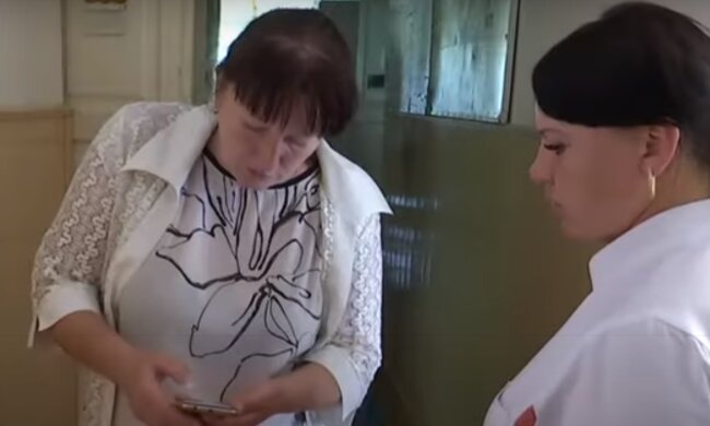 У Тернополі волонтери завітали до лікарні і виявили страшне: полчища тарганів, брудний посуд