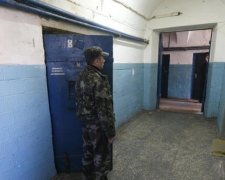 Головне за ніч: самогубство у СІЗО та скандал із дружиною президента
