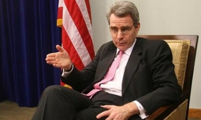 Корумповані українські судді зберегли свої посади - посол США