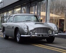 1965 Aston Martin DB5, carscoops