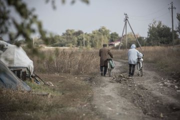 Мирные жители на Донбассе