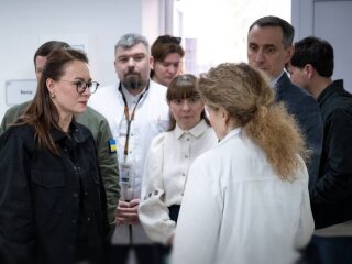 Медики на передовій отримають доплати