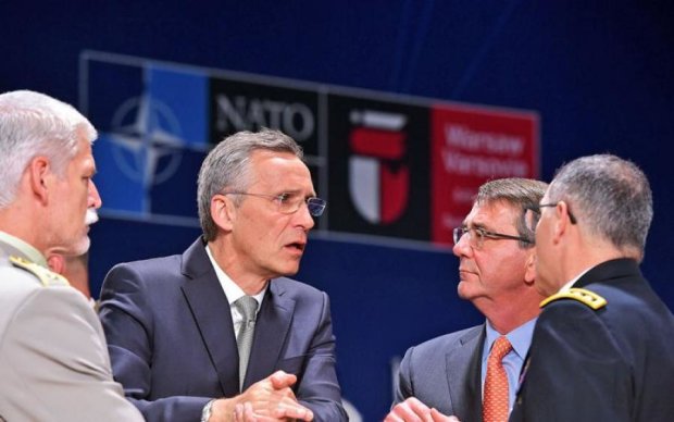 НАТО прервет контакты с Россией