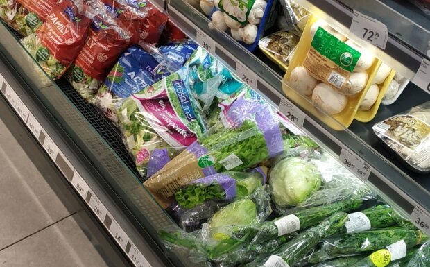 Зелень в супермаркете, скриншот: Minfin