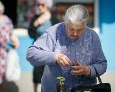 Зарплата чи пенсія: українців змусять вибирати