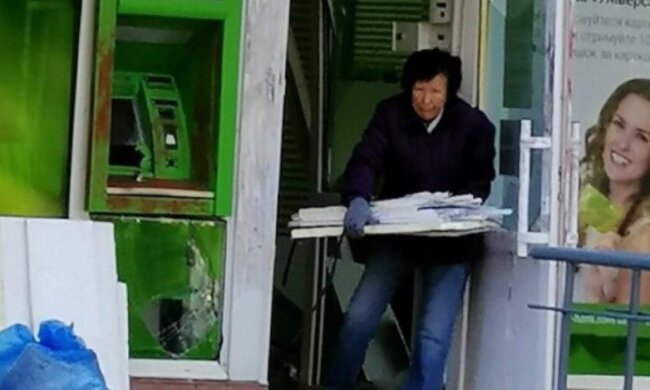 Злоумышленники подорвали ПриватБанк в Киеве: разнесло в щепки, деньги чудом не вынесли