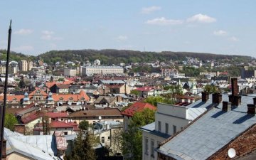 Пристрасно і небезпечно: львівські коханці зайнялися цим на краю даху