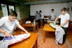 Испанских мальчиков приучают к "женской работе" по дому, фото: travelask