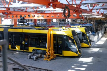 Пошкоджені трамваї PESA у депо імені Шевченка після ракетного удару