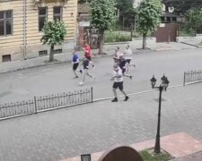 Пробежка Зеленского в Черновцах, скриншот видео