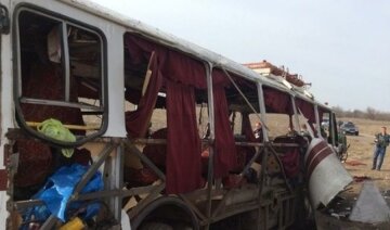 Цивільний автобус підірвався в зоні АТО