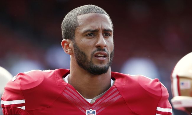 Американцы массово сжигают одежду и обувь из-за спортсмена-непатриота