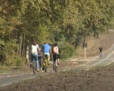 велосипедисти, скріншот з відео