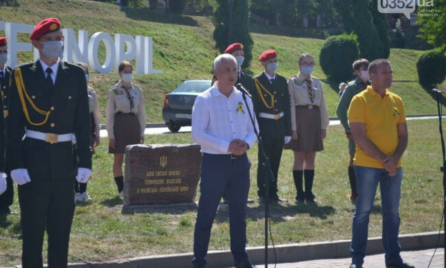 У Тернополі з'явилася Алея пам'яті героїв Донбасу: "Cпасибі за мирне небо"