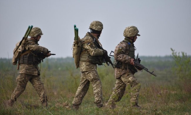 українські військові