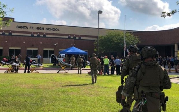 Несколько стрелков и взрывчатка: что известно о стрельбе в техасской школе