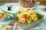 Салат с сыром и сухариками: рецепт, который идеально дополнит каждый стол