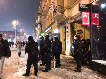 В центре Киева жестко избили немцев, гостеприимность зашкаливает: фото