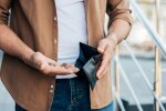 Должников становится рекордное количество: в войну люди перестали платить