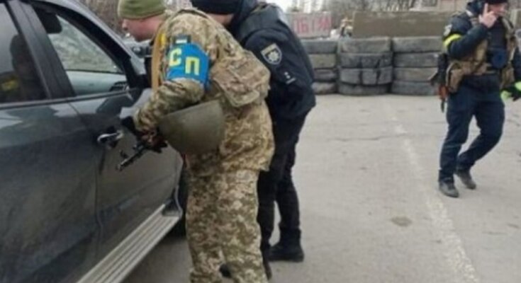 Співробітники ТЦК і поліції, скрін з YouTube