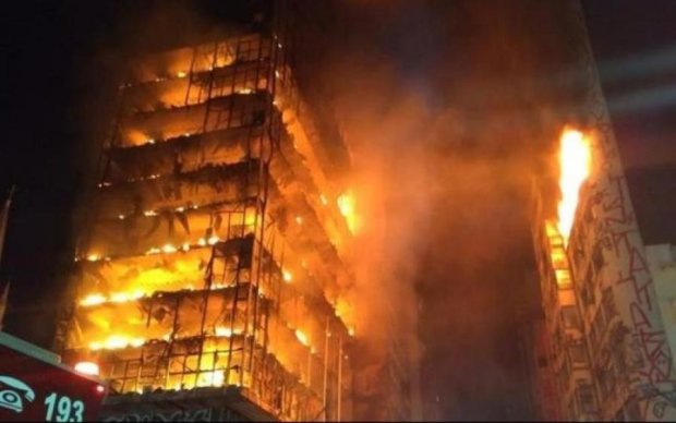 Адский пожар в небоскребе: люди не могут найти родных