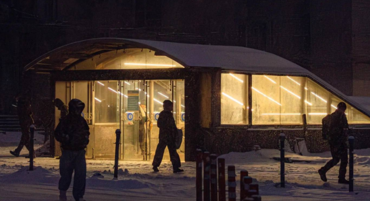 Українці, метро, ​​зима, фото із соцмереж