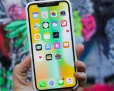 Живые фото iPhone 2018 показали темную сторону бюджетной модели
