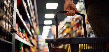 Продукти в супермаркеті