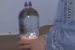 Вода у пляшці. Фото: скрін youtube