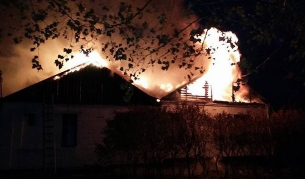 В Киевской области горящую больницу тушили более восьми часов (фото)