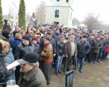 Первый священник на Донбассе отказался от московской рясы: перешел в ПЦУ, люди просили